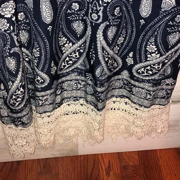 Rue21 blue and white lace graphic dress open sleeves knee length size large​​ - Picture 6 of 11